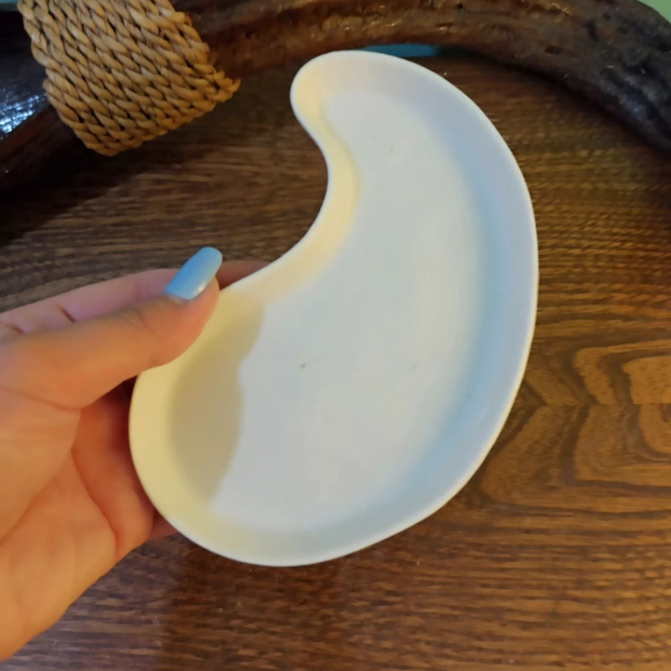 قالب سیلیکونی زیرلیوانی مدل بته جقه مولد سیلیکونی سینی تک نفره مناسب سرو چای و قهوه مخصوص پودر سنگ مجسمه سازی...