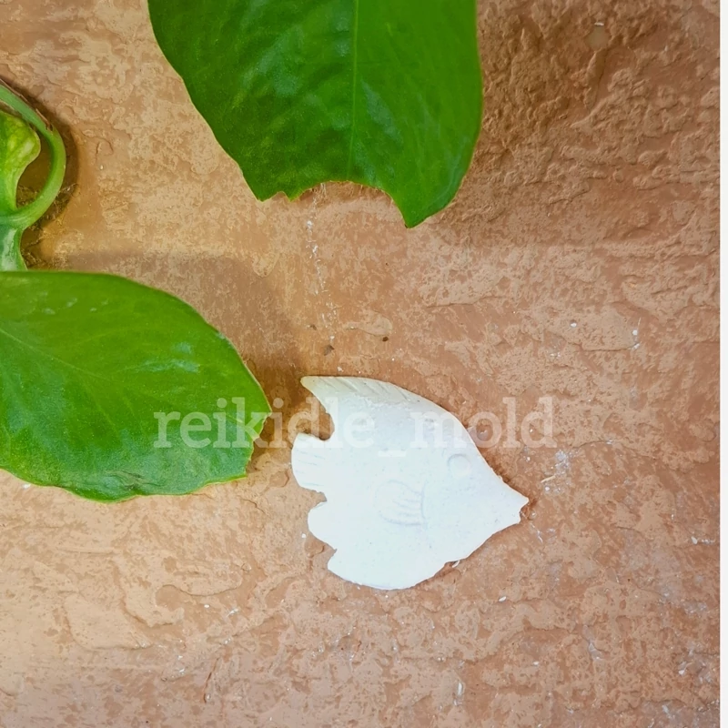 قالب سیلیکونی ماهی کوچولو پشت تخت قالب ماهی کوچولو